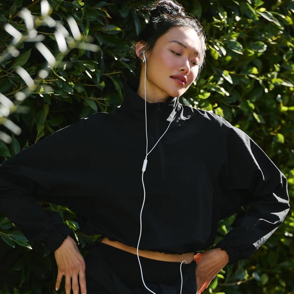 Alo Yoga Cropped 1/4 Zip Alumni Pullover